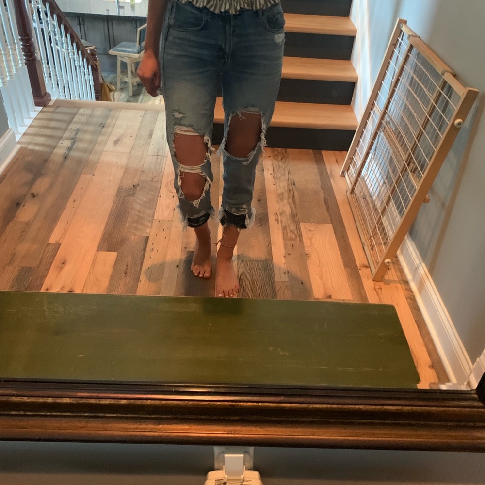 Cropped mom jeans